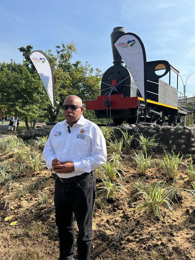 fpradogil's tweet photo. ¡Qué orgullo estar presente en este momento tan importante para mi amada Cali! En sus 487 años de fundación, entregamos  restaurada y mejorada la  locomotora Baldwin, primera en recorrer la vía férrea de nuestra ciudad, gracias a la gestión de @bienes_cali @AlcaldiaDeCali. https://t.co/YyrjyxDZiu