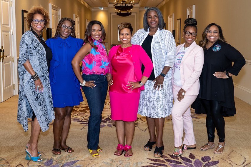 JackandJillInc's tweet photo. Jack and Jill Inc. would like to thank our fantastic PY 2021-2023 Regional Directors for a job well done! Thank you for your commitment and service to our children, families, and the community during your regional director tenure and best wishes to you in the future! https://t.co/cPxw76P9pt