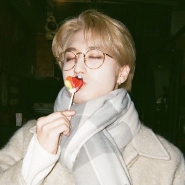 minsngiee's tweet image. 1 ticket for                           1 ticket for
barbie                                   whatever 
please                                  he’s seeing