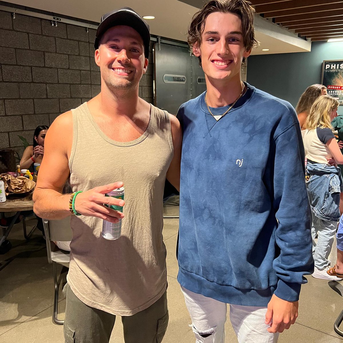logan_nl's tweet photo. #Repost from @e_lollman IG 

Nashville I’m not leaving 
.
.
.
.
.
.
.
#kimdawsonagency #onemanagement #ethanlollman #jennadavis #bigtimerush #concert https://t.co/wtbkZMpU4z