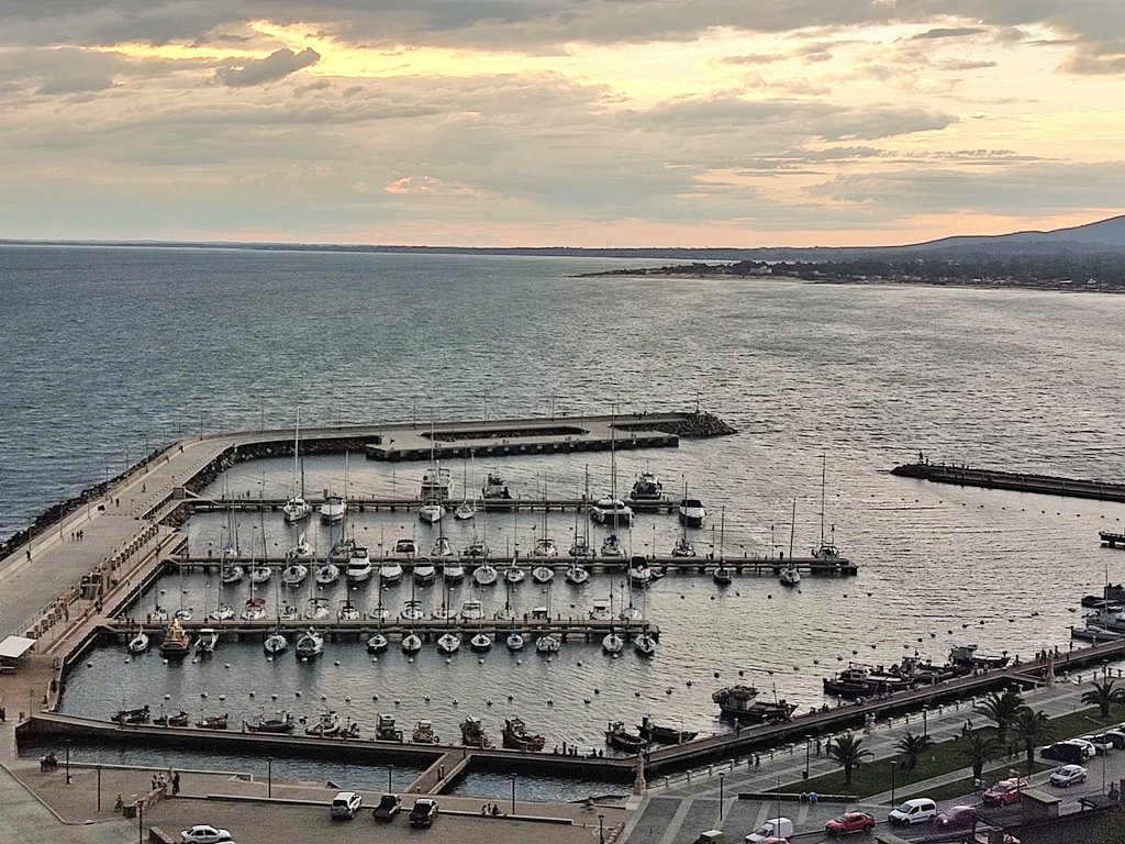 Puerto Deportivo de Piriápolis ⛵

Con el objetivo de lograr una mejora continua, en el día de hoy se llevó a cabo la segunda reunión de trabajo con presencia de diversos actores de la comunidad portuaria local.