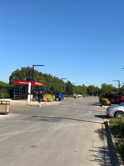 Circling the airport waiting for arriving passengers creates congestion and wastes fuel. Use Midway's free Cell Phone Lot instead, located at the corner of 61st Street and Cicero Avenue. https://t.co/gEZa8wzbji https://t.co/s72CvdRmoL