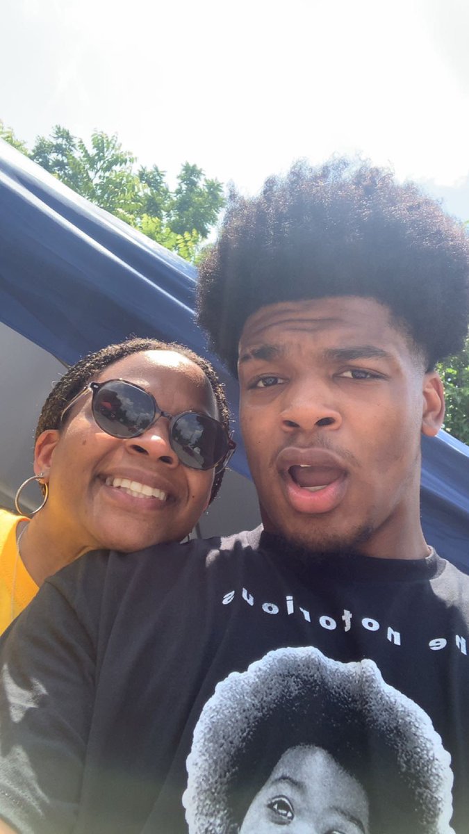 Javan_2022's tweet photo. Mama did her thing today and in 6 months I’m proud of you dukes you keep pushing me you got yo PHD now it’s time to go get what’s mine love you for life ❤️ the greatest to ever do it 🐐❤️ #Dr.Simmons https://t.co/oXQTNuckWQ