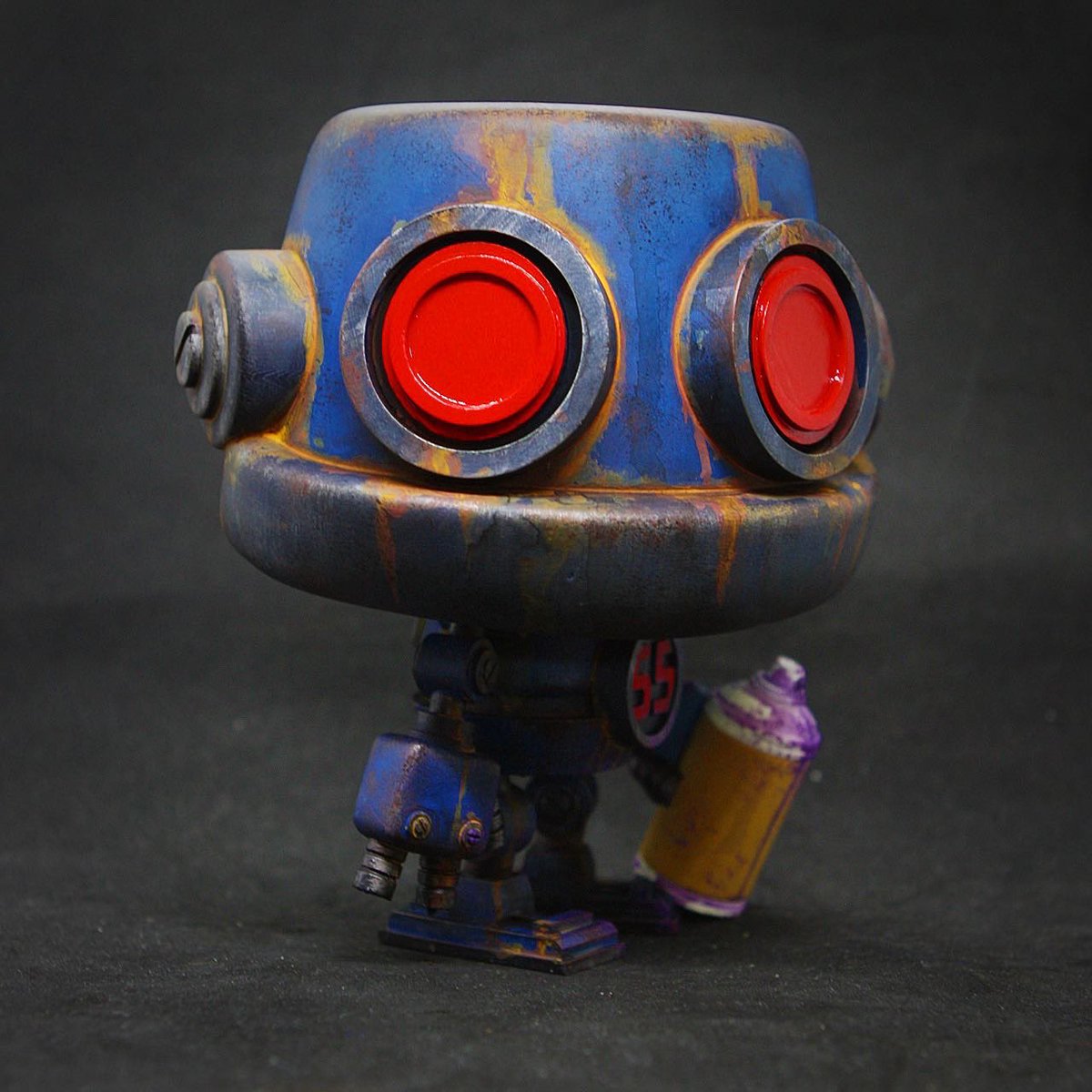 umetoys's tweet photo. A month back @55Design reached out and asked if I’d be Interested in working with them again but this time on something a little bit different from graphic design work. 

The brief was to design them a mascot droid, produce artwork,sculpt etc. more info soon… https://t.co/QC1CjgDhJk