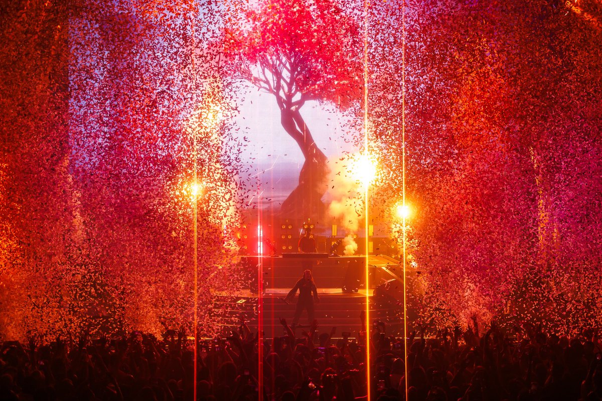 ILLENIUM's tweet photo. HOLY SHIT!! The US leg of my new live show is officially done! We’ve been working on this show since October last year and I couldn’t be happier with how it turned out. I’m so lucky to be surrounded by such talented and amazing people, from the band to my crew, everyone absolutely crushed this shit. Thank you so much for everything fam! I love you so much! We’ll be back soon!! ❤️❤️

📷: @rukes