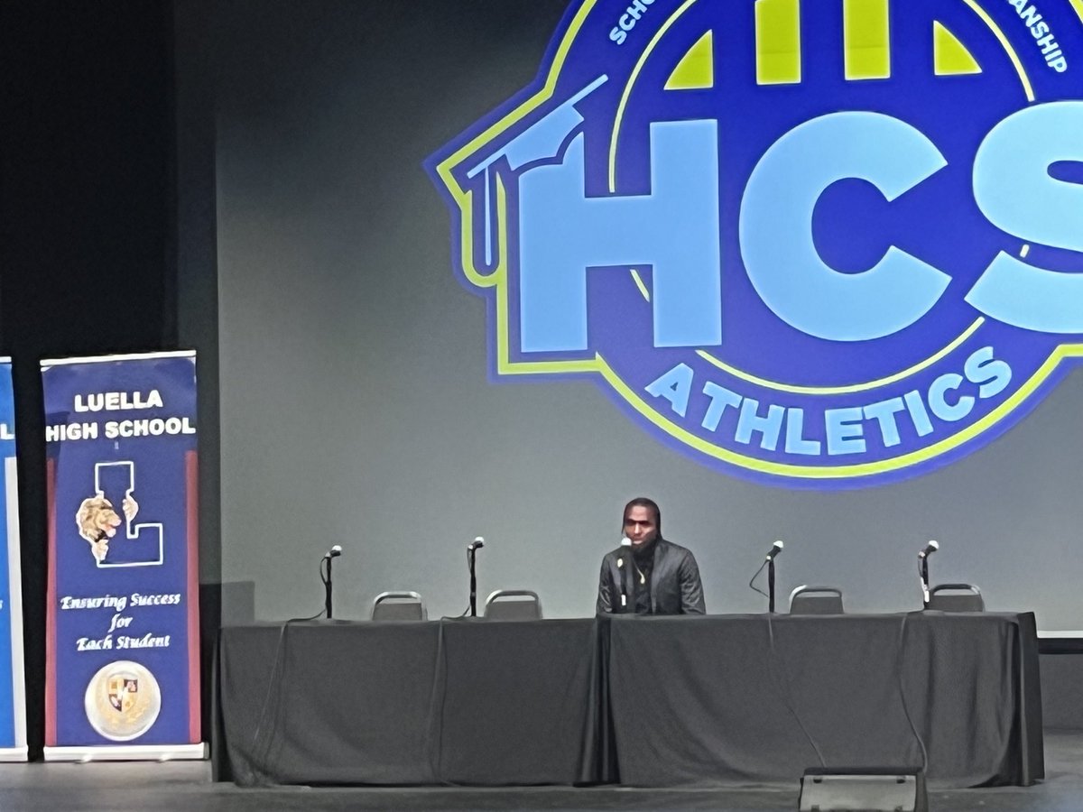 MichelleAhmad9's tweet photo. Coach Ward-Lewis speaking at HCS Media Day for cross country 🦁.  Mental toughness will get us over the hump this season 💪🏾.  Our 1st meet is September 9th At Carrollton HS ⁦@LuellaTFXC⁩ ⁦@LuellaHS_HCS⁩ https://t.co/dxdcgx9cMl