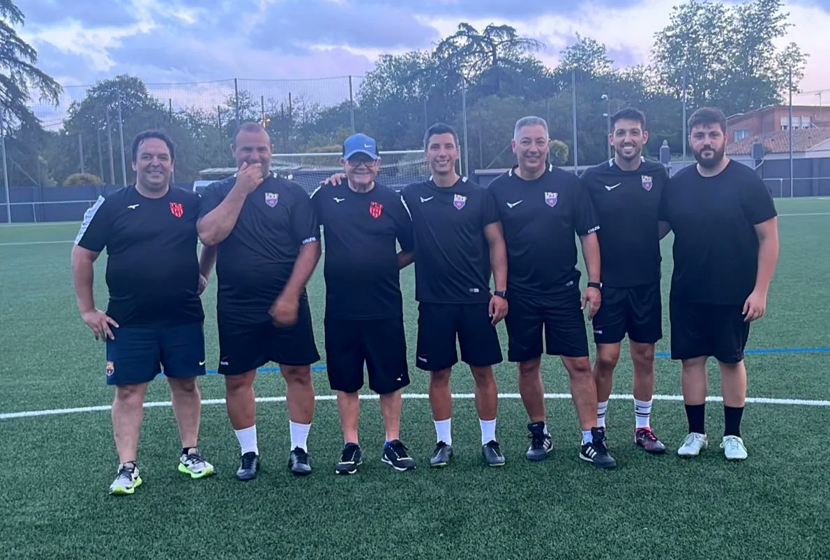 cfcaldes's tweet photo. Staff tècnic i entrenaments del primer equip preparant la propera temporada. 💪⚽🔥⚽🔥
@Gol_Cat
@CatalunyaFtbl
@EsportsCaldesM
@NoticiesCalderi
@RadioCaldes
@XaviOG
@OscarCastel_10 https://t.co/VUW2sel8Lt
