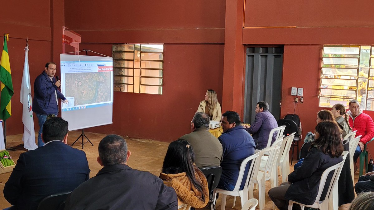 SENAVEParaguay's tweet photo. 🍌🔎Controles fitosanitarios apuntan a ampliar mercados para la banana nacional

El #SENAVE y productores de #banana de Tembiaporã, del dpto de Caaguazú, coordinan acciones fitosanitarias para dar cumplimiento a los requisitos del mercado chileno

👉🔗 https://t.co/gQgl0jLsxD https://t.co/kYuuBq2da2
