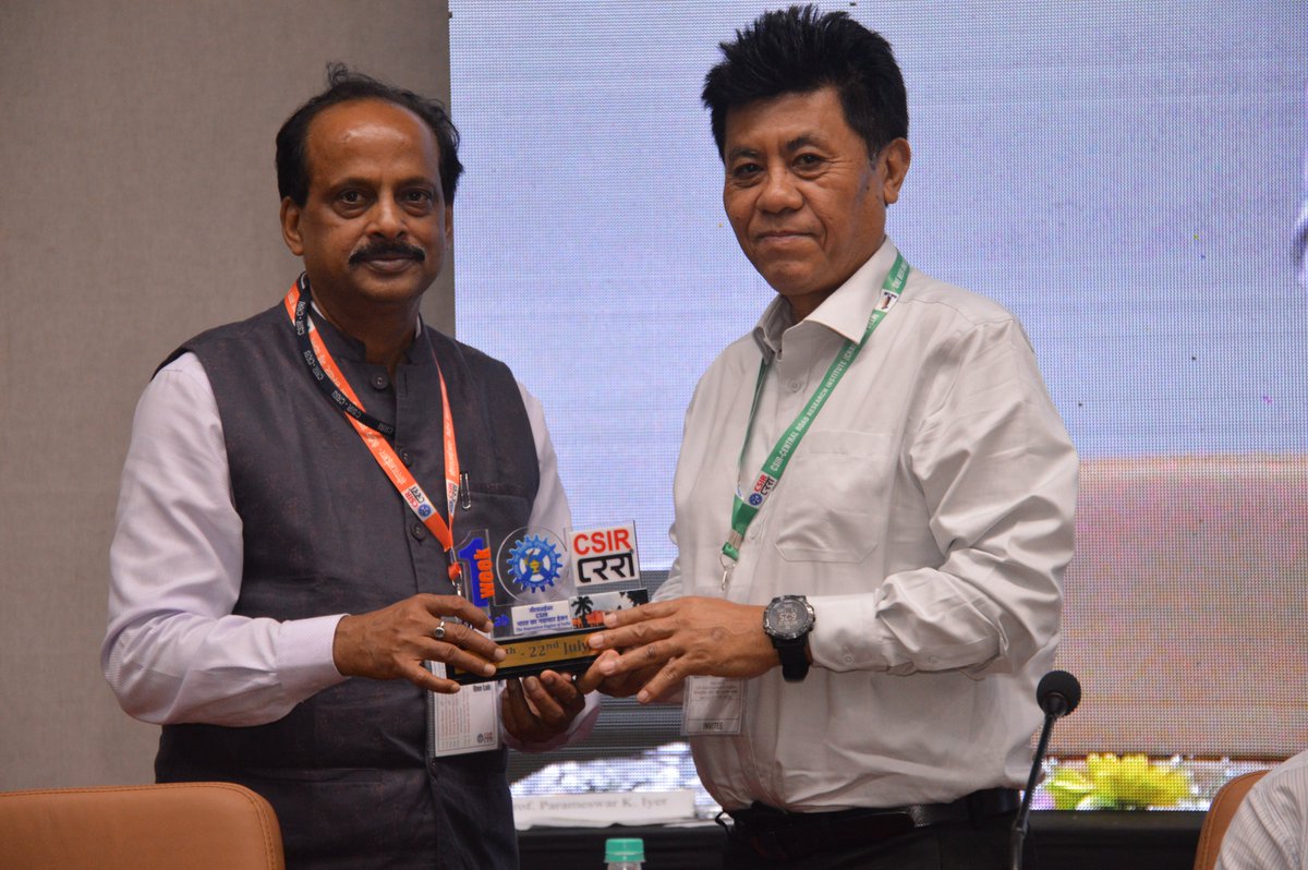 CSIRCRRI's tweet photo. Honored to have distinguished guests at the #valedictorysession, where we felicitated our esteemed speakers for their valuable contributions.
A big thank you to everyone who made this event a success!
#Felicitations #Gratitude #CSIRInnovates #OneWeekOneLab #OWOL #Shillong https://t.co/RzzMe5aWJ8