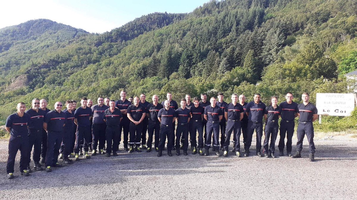 {Renfort extra-départemental}

Tôt ce matin, 3 sapeurs-pompiers de la Caserne de Ville de Marvejols se rendent dans le sud.

Ils complètent la colonne FDF 48/12. Soit 30 Sapeurs-Pompiers de Lozère 

En prévention, au vue des risques très importants de feux de forêt dans le sud.