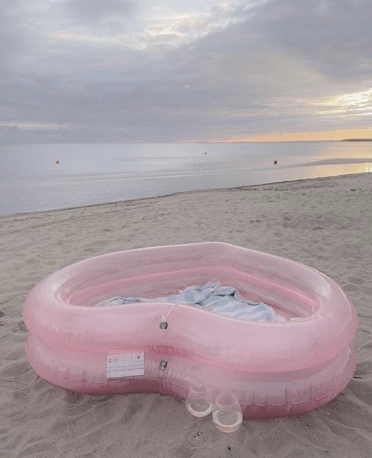 heartipink's tweet photo. not a want but a need https://t.co/HyH6VZvzKi