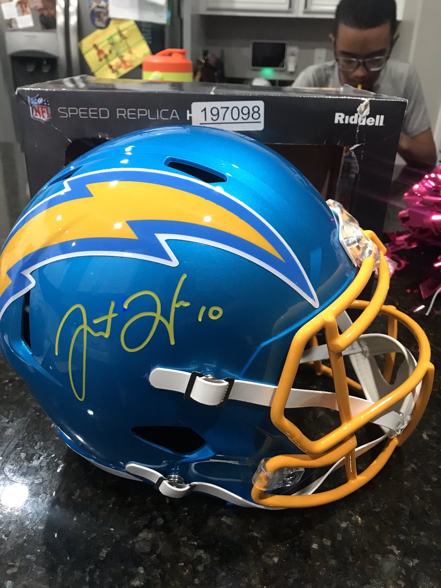 MarcellusDavis5's tweet photo. @CardPurchaser Random helmet haul from @BreakThePlane https://t.co/Ppe3LMvHEm