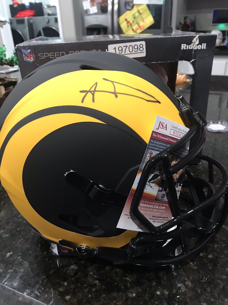 MarcellusDavis5's tweet photo. @CardPurchaser Random helmet haul from @BreakThePlane https://t.co/Ppe3LMvHEm