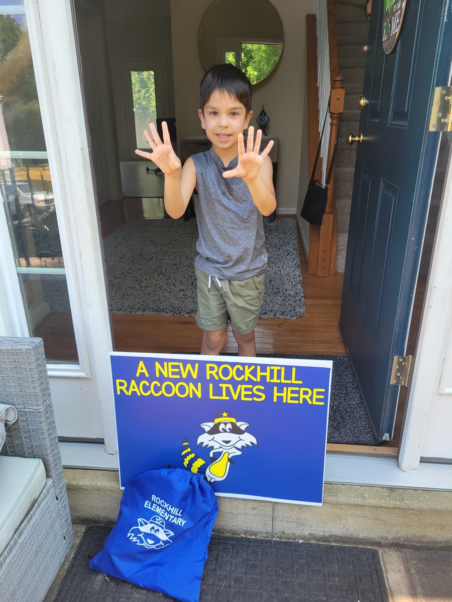 MissScott31's tweet photo. Loved getting to meet some of our newest scholars today! ππ #RESGrowingSuccess #ElevateStafford @RockhillES https://t.co/GOJgYwvo7g