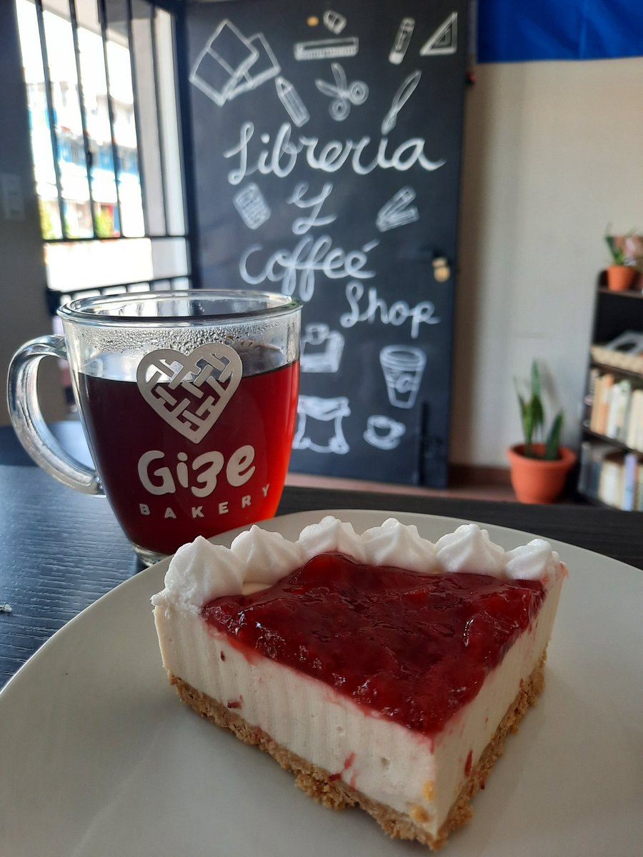 PattyGize's tweet photo. Lo prometido 🤗
Nos unimos con #unantojitosv así que en #LaEstación de #GizeBakery tenemos Chessecake de fresa 🍓 y limón 🍋. 
Porción $2.50
Pequeño (4 porciones) $10, por encargo con 2 días de anticipación. https://t.co/uBoEP87Q8W