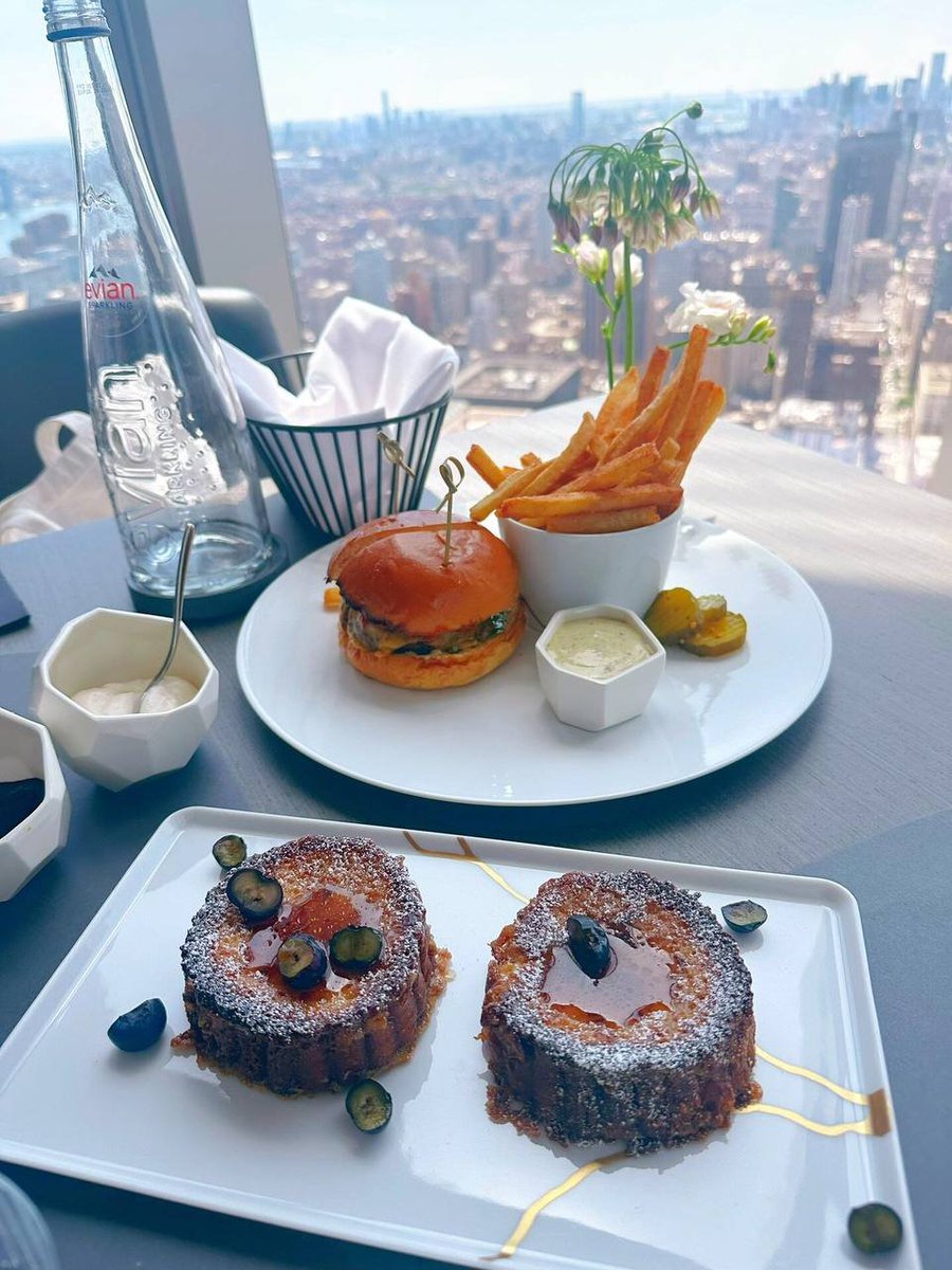 rhea_liya's tweet photo. Thanks to my good sister for booking the Centurion Lounge and brunch at One Vanderbilt Ave. The burger tastes really delicious, and the French toast tastes great too. https://t.co/fZ4uSnNlvH