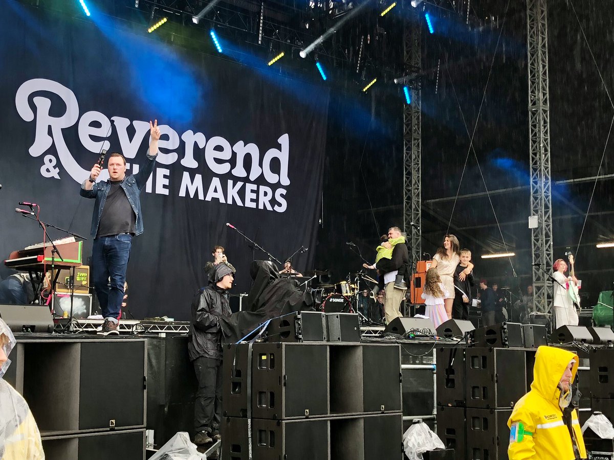 One of the best sets of the @tramlines weekend was definitely @Reverend_Makers! I was on the barrier and it was mental! It was so wet but nobody gave a fuck 😊 The Rev is the ultimate frontman, the set flew by, it was way too short! #Tramlines #Tramlines2023 #Sheffield #RevArmy