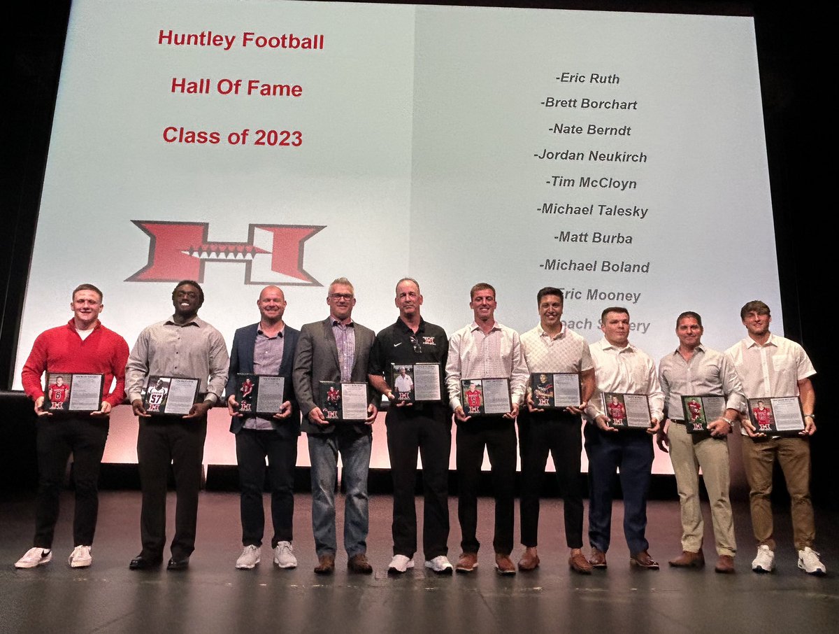 HuntleyFB's tweet photo. Congratulations to Michael Talesky on his induction into the Huntley High School Football HOF. Thank you for your contributions to our program! #HOF @mtalesky01 https://t.co/qMJ69M4DdV