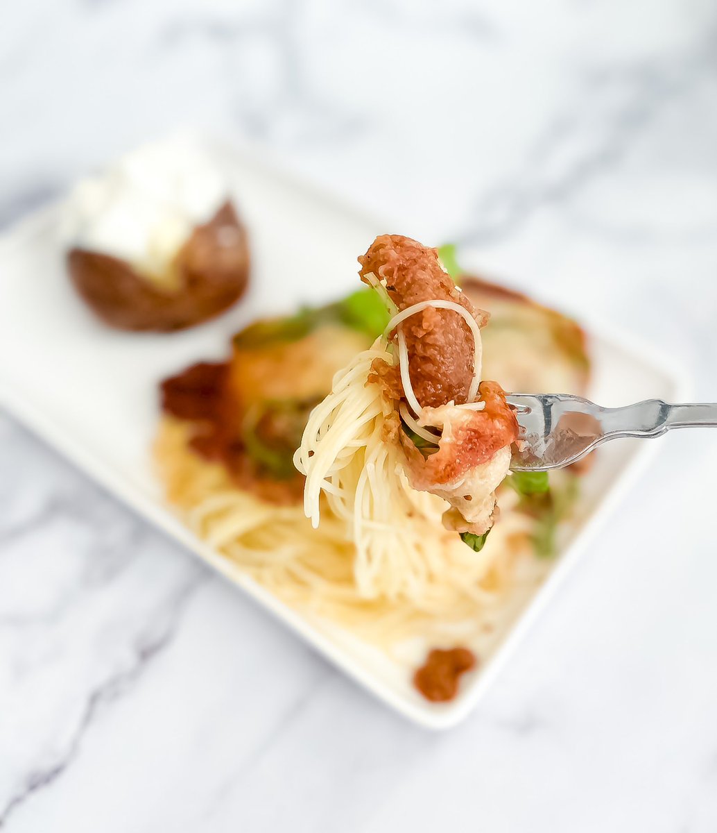 JustLikeGranny's tweet photo. Turning a simple Tuesday into a tantalizing taste experience with some homemade Chicken Parmesan! Crunchy, cheesy, and bathing in rich tomato sauce – it’s the comfort food we all need. Nothing says ‘delicious’ quite like this Italian classic! #ChickenParmesan #FoodLove 🍴🍅🧀🐔 https://t.co/pCSbx33Ik3