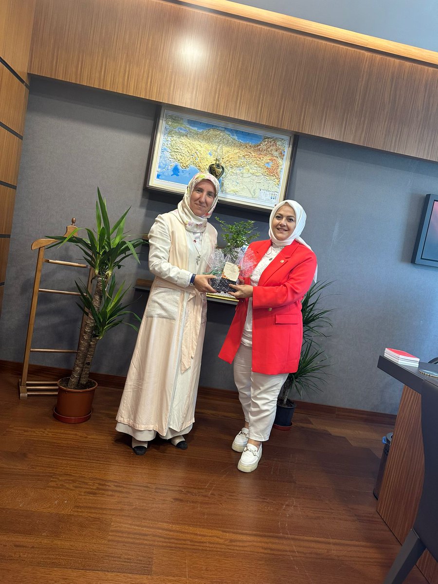 BeytiyeEkinci's tweet photo. Denizli Milletvekili Sema Silkin Ün Hanımefendiyi makamında ziyaret edip, yeni dönem için başarılar diledik.
@SemaSilkin https://t.co/W2vwJ8ZNOU