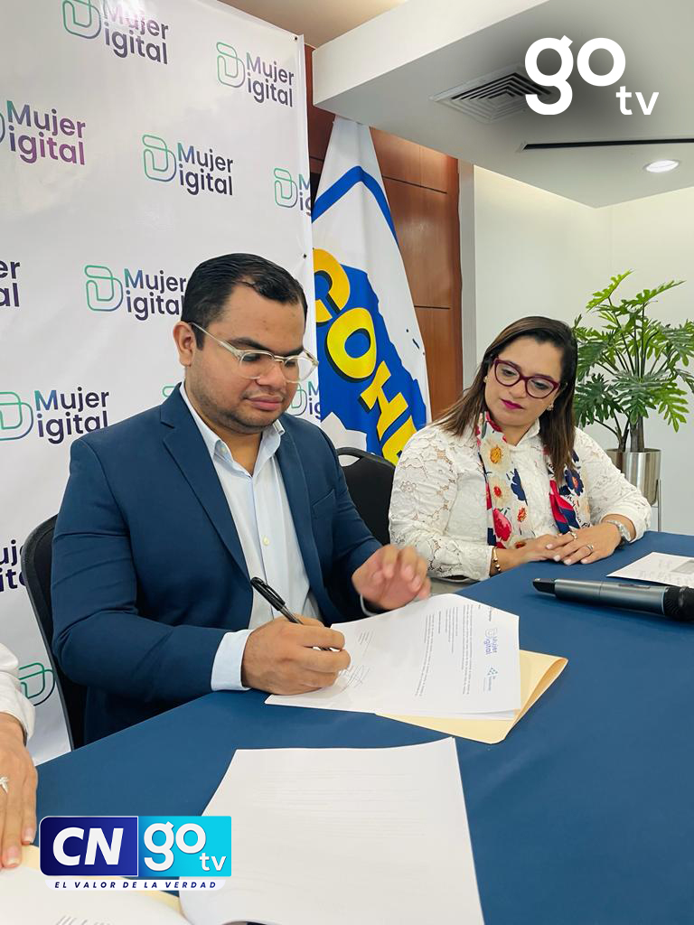 gotvhonduras's tweet image. #CNGOTV 🔴Junior Achievement Honduras, JAH e Impact Hub firmaron este día el convenio de participación en el programa de Mujer Digital con el fin de beneficiar a cientos de mujeres hondureñas para desarrollar habilidades tecnológicas.

#ImpactHub #JuniorAchievement #MujerDigital