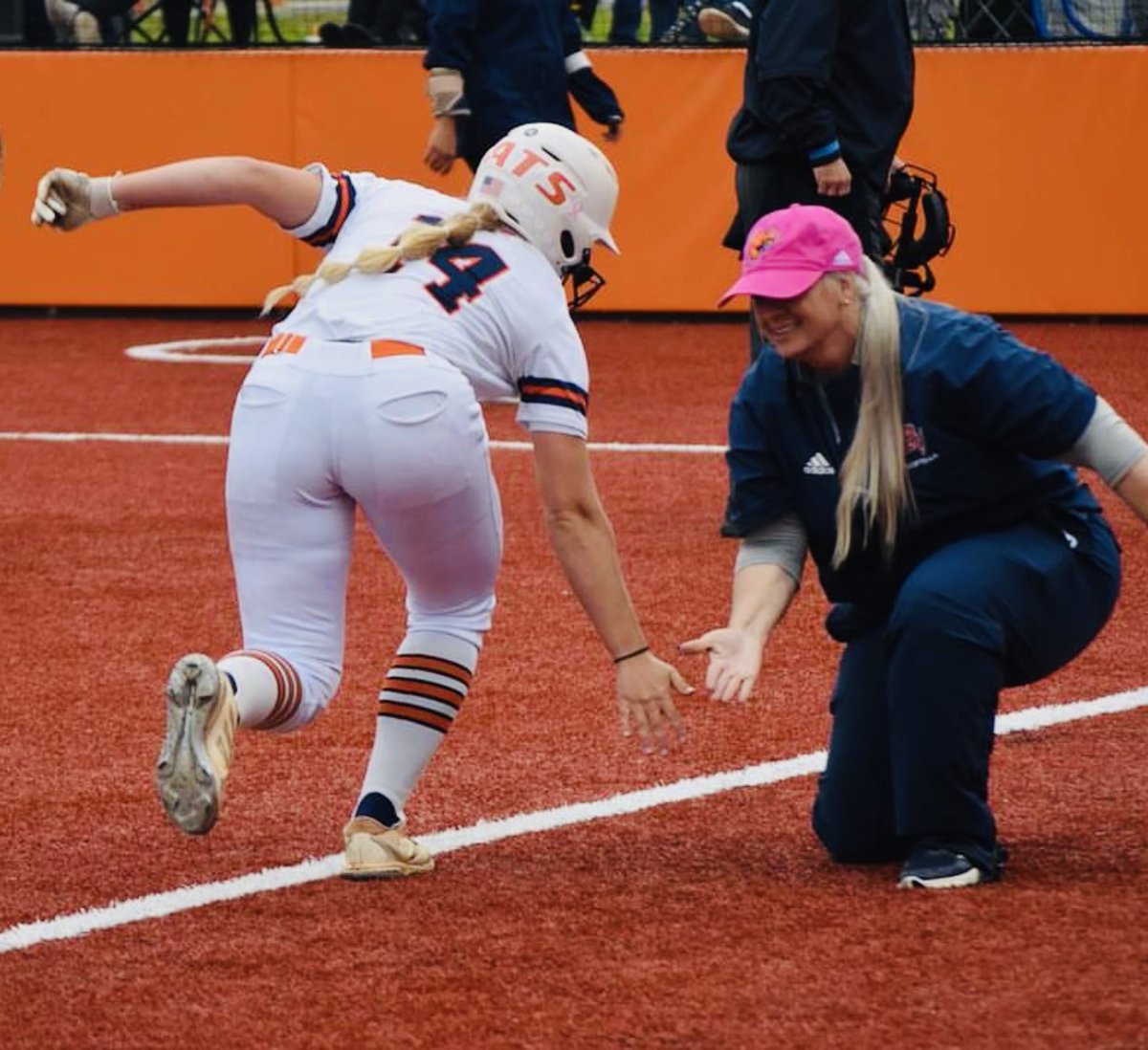 Director of Athletics Kristy Bayer has announced the hiring of Dana Goss as the school’s new head softball coach.
rockhursthawks.com/news/2023/7/25…