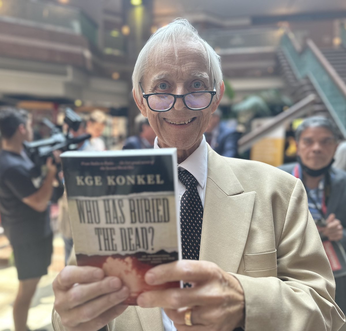 TPSMyronDemkiw's tweet photo. If you weren’t able to attend today’s book launch @TorontoPolice HQ but would still like to donate, you can do so by visiting https://t.co/rS396ekRbk and select ‘Project Soniashnyk Fund.” 

Here is a link, if you want more information on the fund:  https://t.co/50oCPsbXsW https://t.co/4k1U4llApU