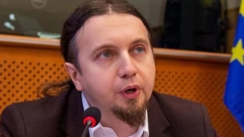 Jest apel w TVP lnfo żeby zgłaszać jak ktoś zauważy niemieckie śmieci w swojej okolicy.
To ja zgłaszam <a href="/LukaszKohut/">Łukasz Kohut 🇪🇺</a>