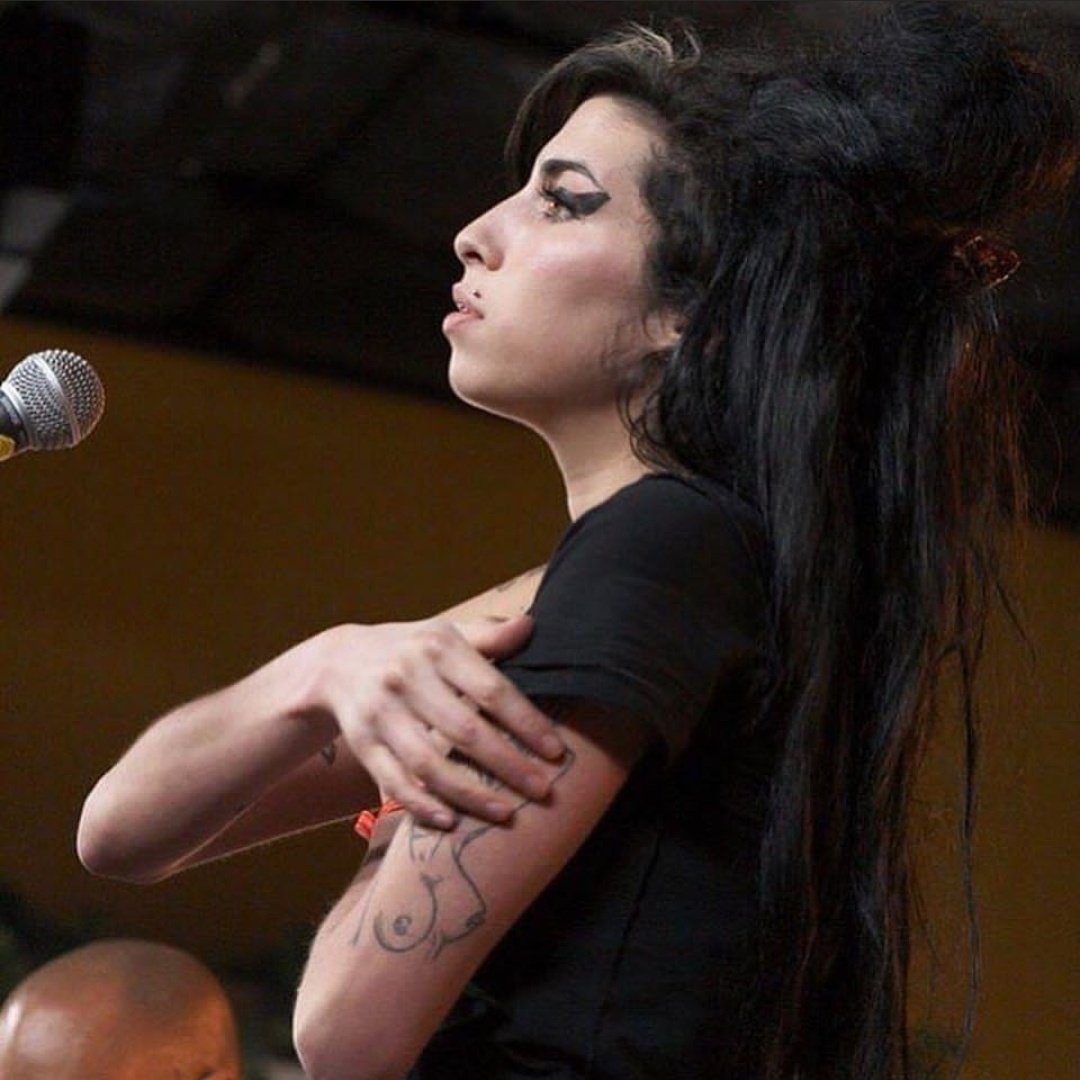 RT @amorpelaamy: Amy winehouse at SXSW festival in austin,TX-march 16th,2007 https://t.co/oLjWqWuT3l