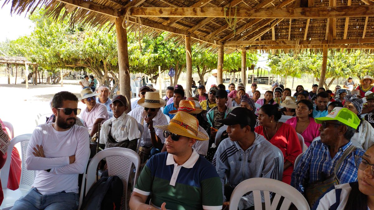 ICBFColombia's tweet photo. #Ahora | Nuestras acciones con la nación Wayúu siguen. Hoy en Riohacha, tenemos el diálogo genuino en la ranchería Jararau, espacio de escucha y escritura de los anhelos de las comunidades del río Ranchería.
Tejemos lazos de solución para satisfacer sus necesidades alimentarias. https://t.co/5JiObcEbpD
