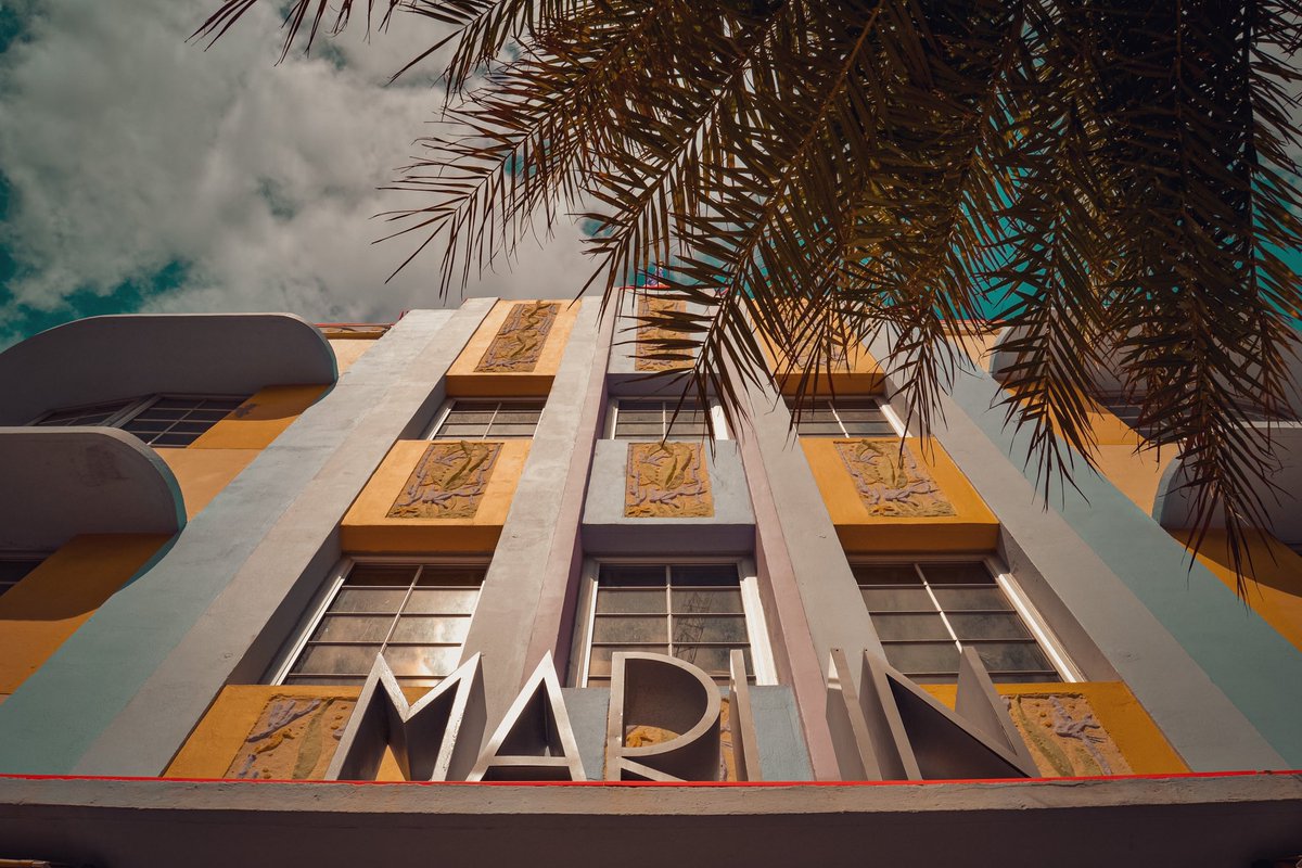 Regards from the Marlin, an iconic #artdecoarchitecture building in #miami #streetphotography