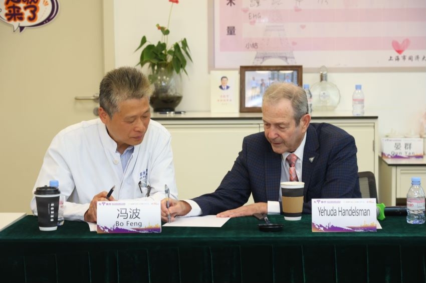 YHandelsmanMD's tweet photo. A warm welcome from the #EastHospital and the #HuashanHospital in #Shanghai. Over two exciting days, I met esteemed experts like Prof. Bo Feng, Yongde Peng, and Yiming Li. Presented on topics like The Many Faces of Insulin Resistance, DCRM Management, and T2DM Management. https://t.co/dAq0rd9hUP