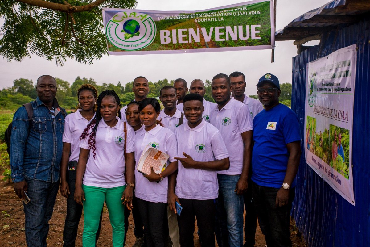 UNBenin's tweet photo. En appui aux jeunes 🚶🏾‍♂️🚶🏾‍♀️maraîchers de la #CJAA d'Abomey-Calavi, le #PADMAR a installé une serre et un système d'irrigation fait de forage, de châteaux et de bandes perforées d'irrigation.  
👉🏼 #SupervisionPadmar2023 https://t.co/YUlNV3ce6U