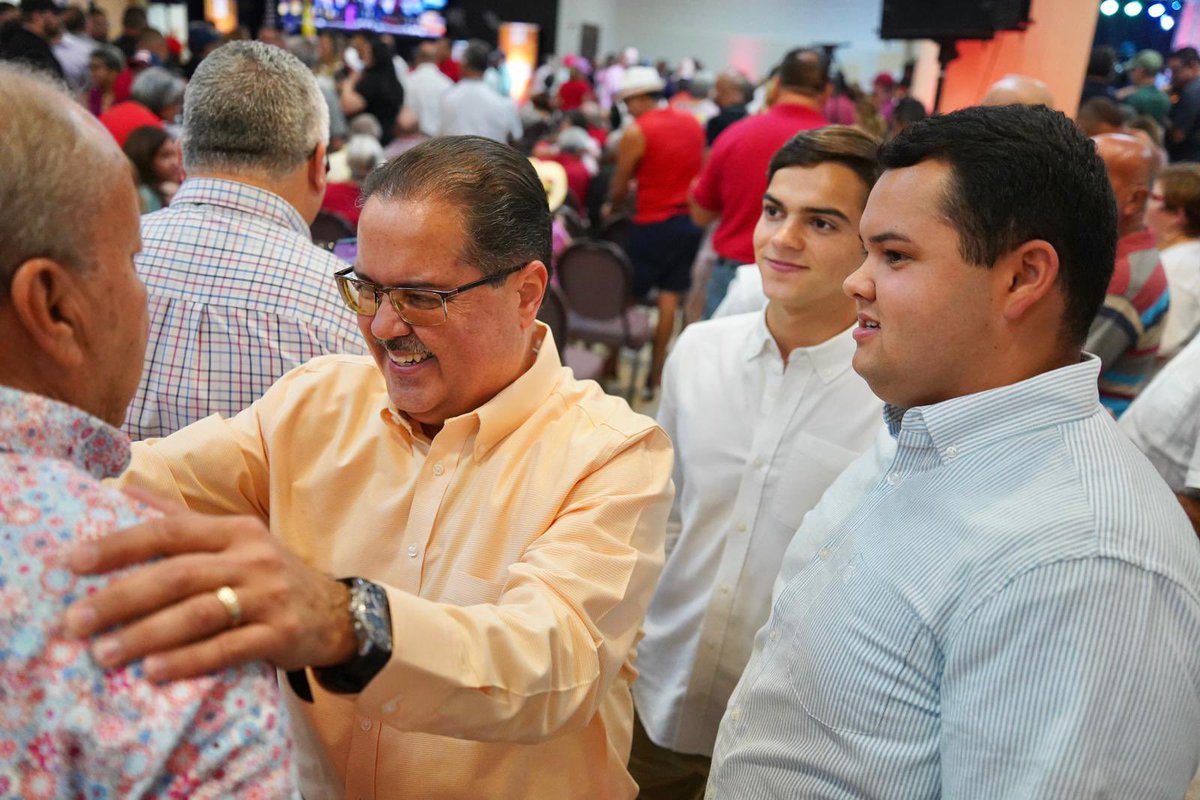 ¡Ya en Aguada acompañado de mis hijos para conmemorar el Día de la Constitución del Estado Libre Asociado de Puerto Rico!