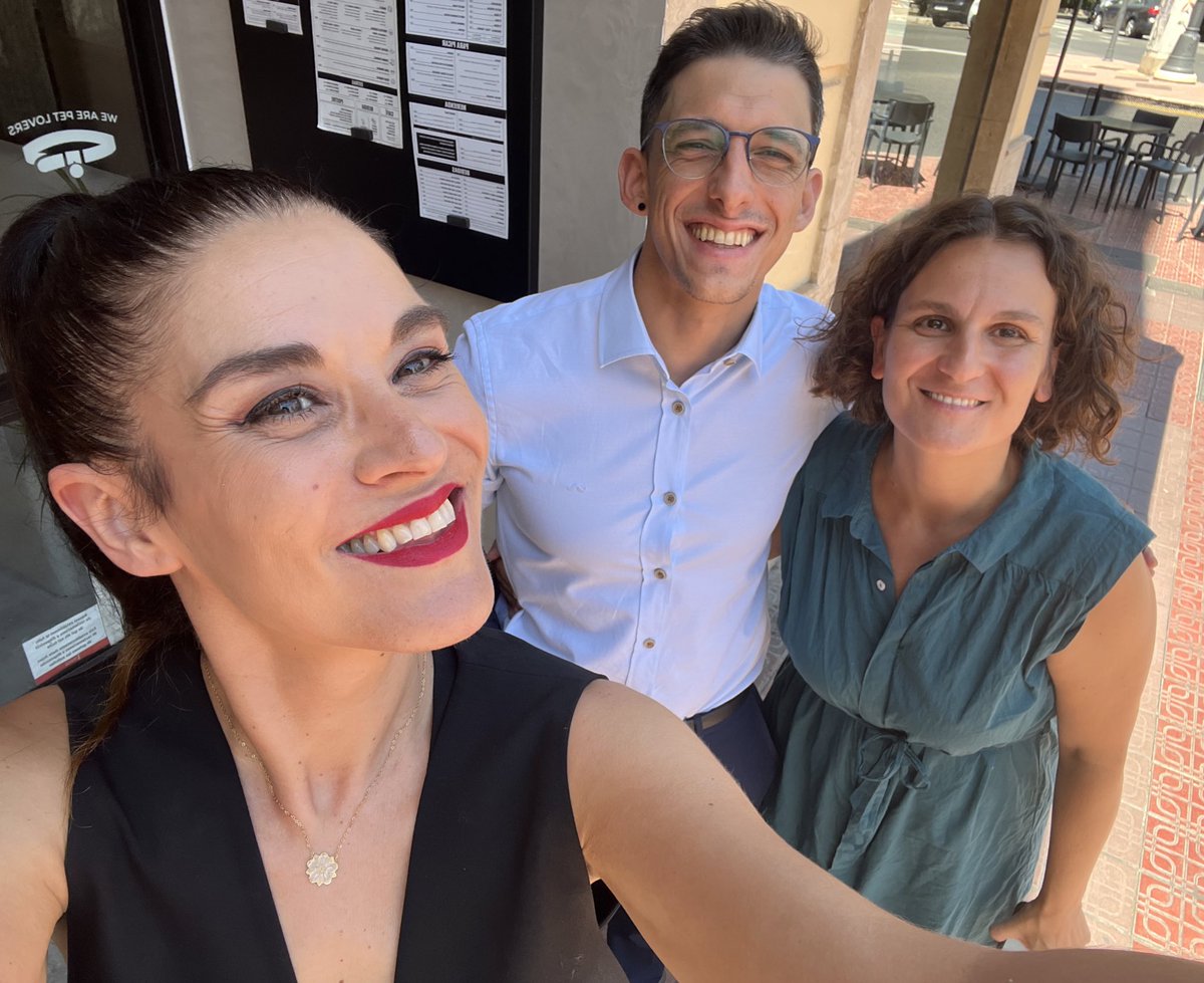 MireiaMolla's tweet photo. Equip per a sempre.
Quin regal m’ha fet la vida amb vosaltres dos @damiamartinezzz @paulatuzon_ 
I per cert, feliç 30 aniversari ABOGADOOOOOO!!
#Chipirripiu ❤️ https://t.co/69wABeC4Cb