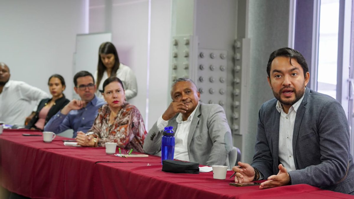 CIEValle's tweet photo. Nuestro director ejecutivo @edherma participó en la Mesa Directiva del #CADEC. En esta reunión, revisamos los resultados de las mesas de trabajo para construir una apuesta a largo plazo hacia una #Cali más #competitiva.
¡Juntos trabajamos por un futuro próspero! https://t.co/FSpijIMshl