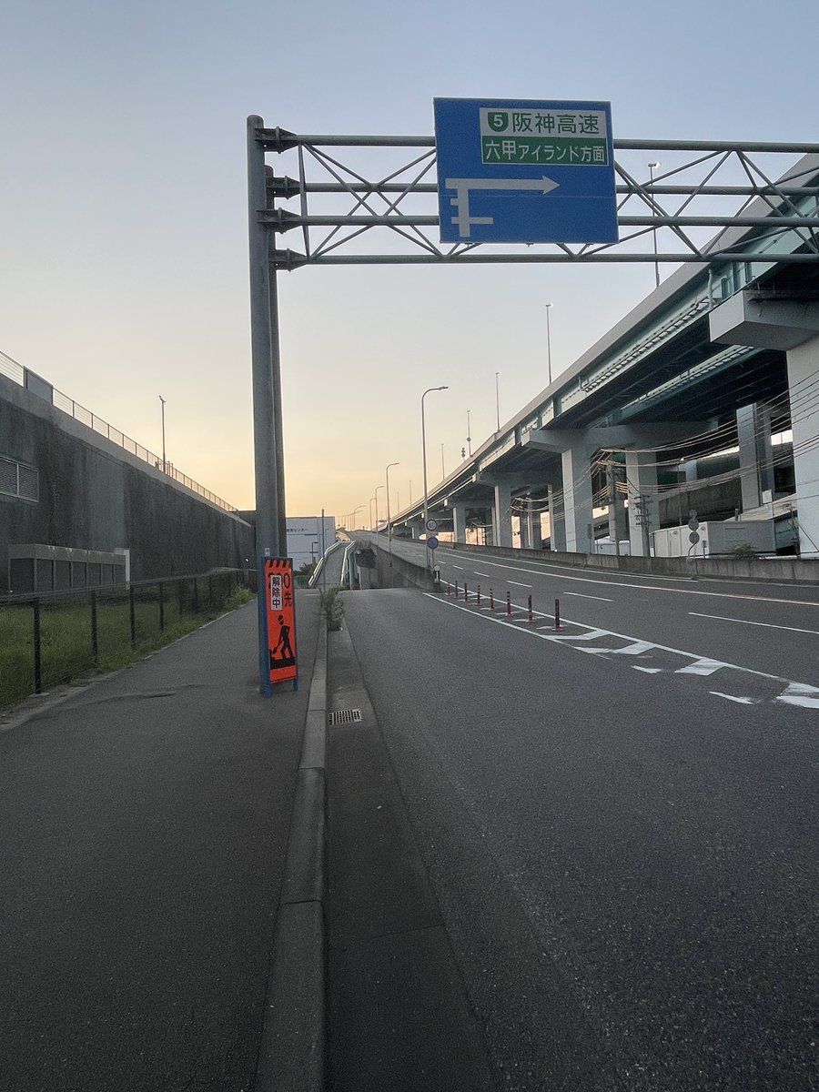 kkytponta's tweet photo. 朝活
今日は反対から駆け上がる
🚲💨
くるしさに耐えると
ご褒美あり🤩
日の出☀️が綺麗
頑張ろ!
#朝活
#クロスバイク
#トレックfx
#trek
#fx3disk
#深江浜 https://t.co/VbrAkZ9D5D