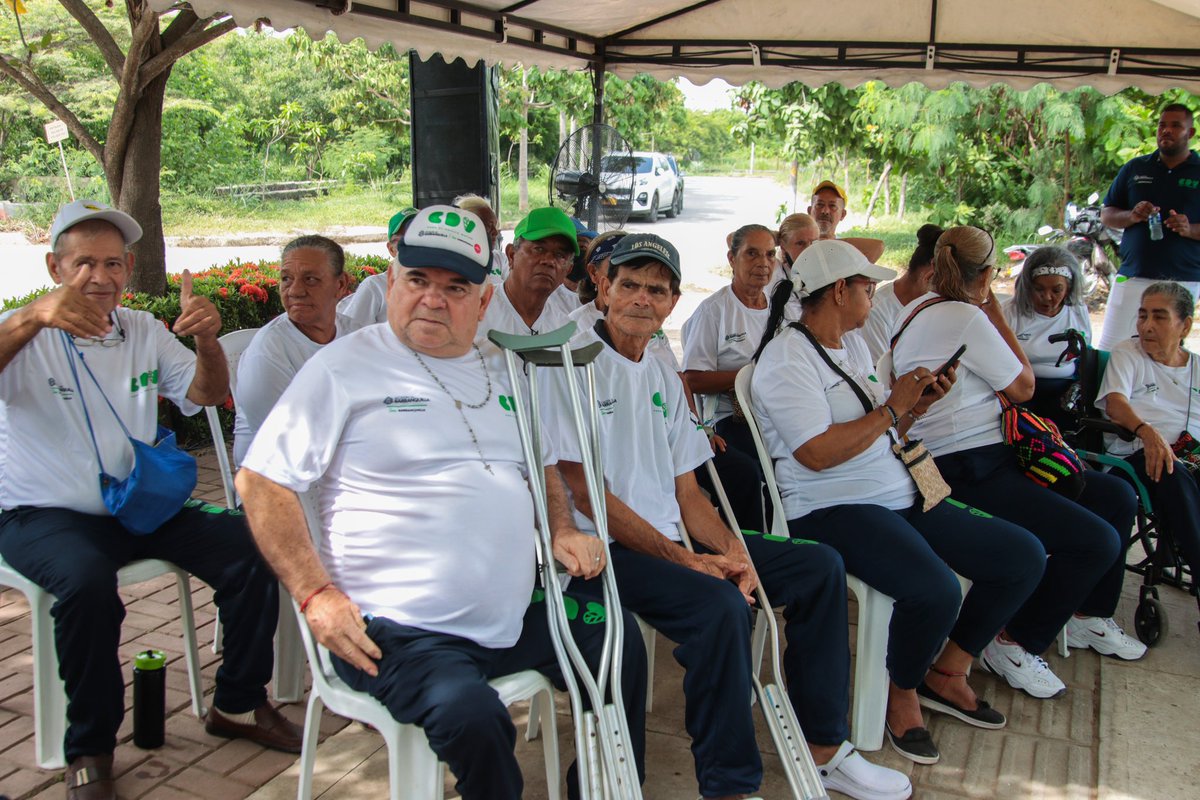gestionsocialbq's tweet photo. ¡En Barranquilla, ¡Se vale soñar! 💭💫 Los 80 beneficiarios del Centro de Vida de Villas de San Pablo lo saben bien. Desde el 2015, soñaron con un espacio exclusivo como este y hoy lo disfrutan plenamente. 🌟👵🏼👴🏻 https://t.co/55Tas3cu3z