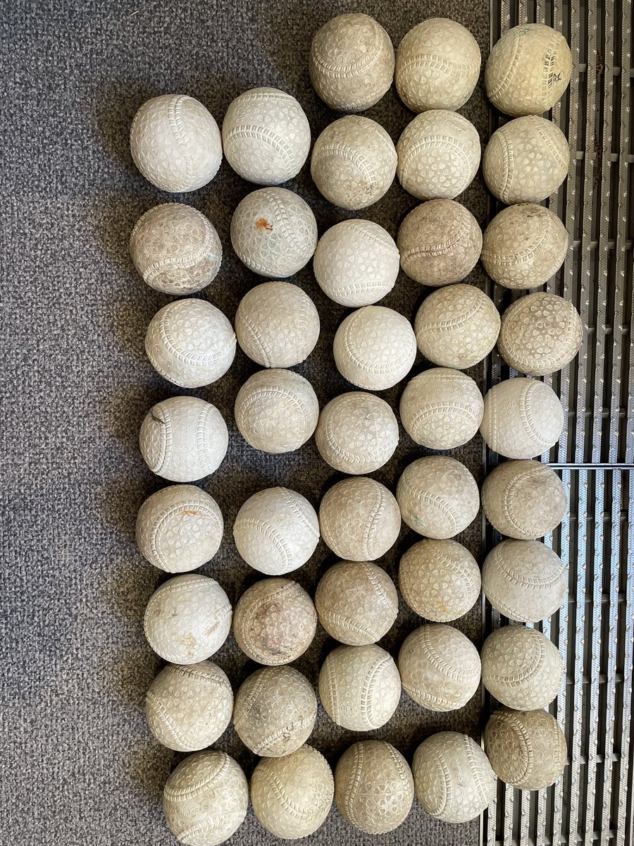 当チームで余っている中古のマルエスのM球を引き取って頂けませんか？
現在40球前後、ボロいのから新古まであります。

練習で使うのには充分なものを差し上げます🙇‍♂️

発送の場合は着払いとなりますのでご了承願います。