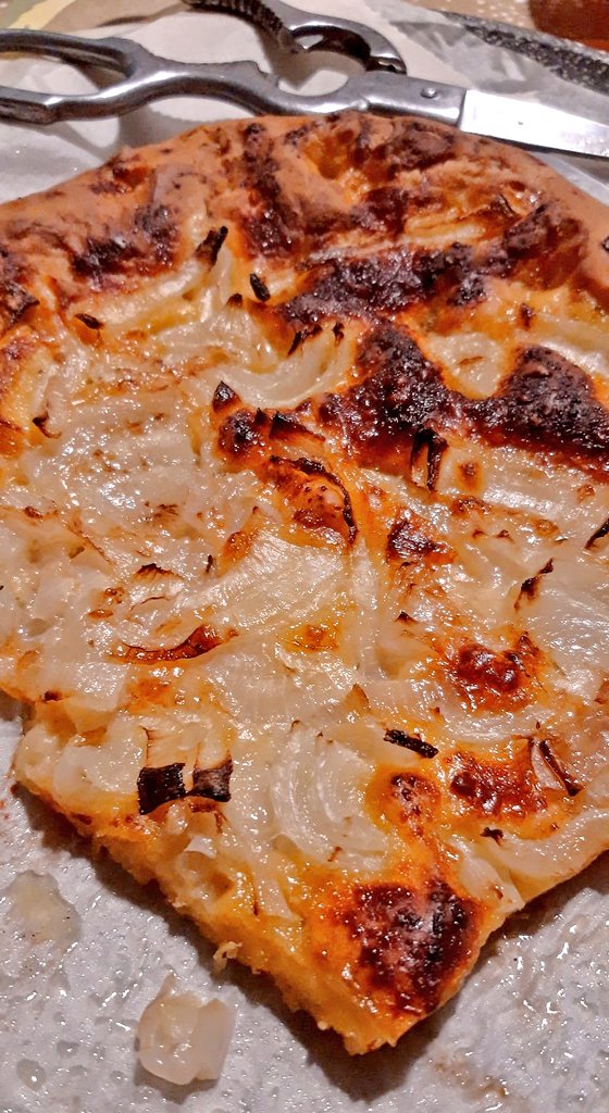 lisaquac81's tweet photo. If the temperature luckily drops under 26°C, the hailstorms and tornados stop for the day but your dance exibition is still cancelled and so are the rehearsals...it's time to bake!!!
#glutenfree #basil #pesto #chilicream #onion #cacioricotta #itsitalybaby https://t.co/8qoGlEEcNJ