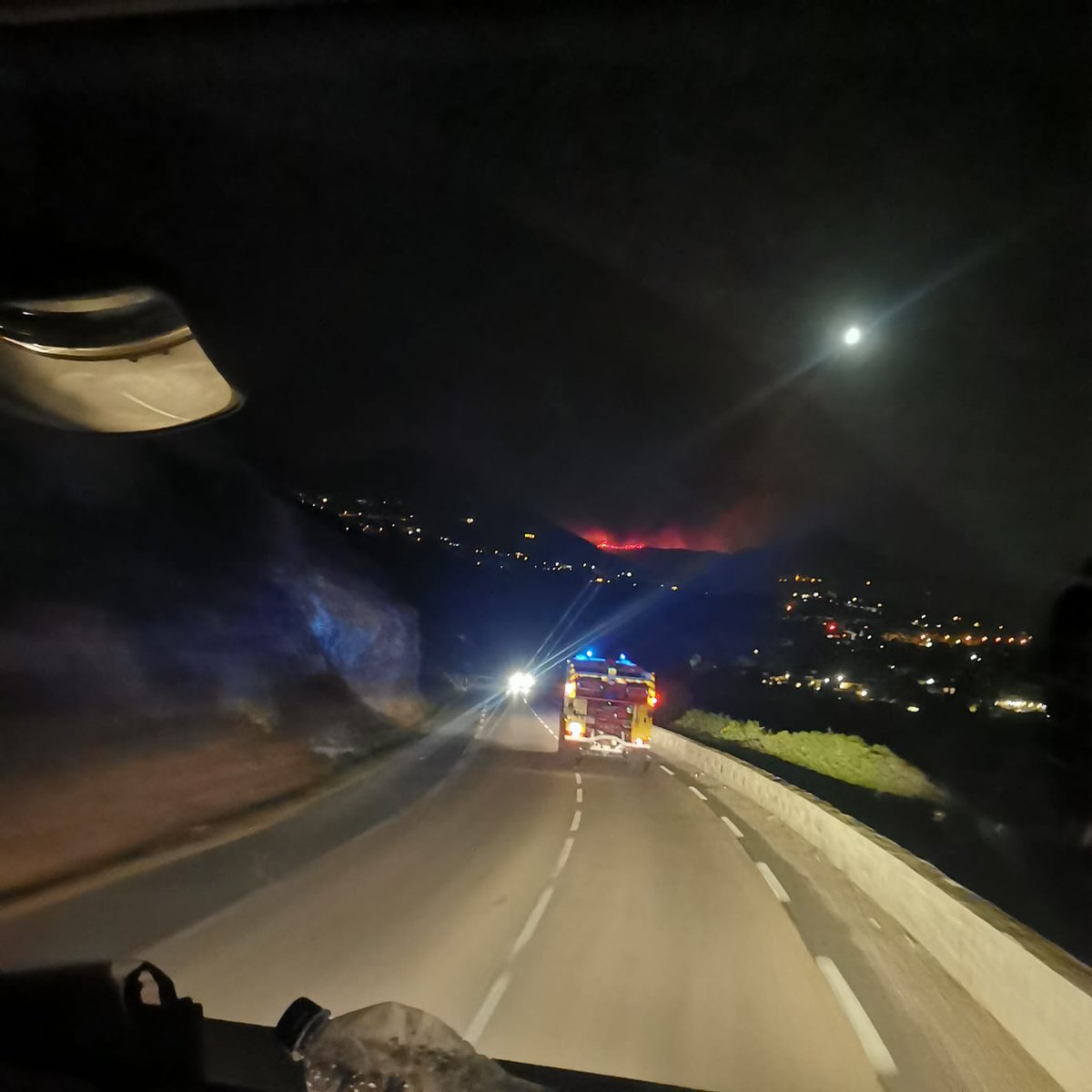 #Incendie #Corse
Un violent incendie en cours....

#AlerteIncendie <a href="/franceinfo/">franceinfo</a> #BFMTV #LCI