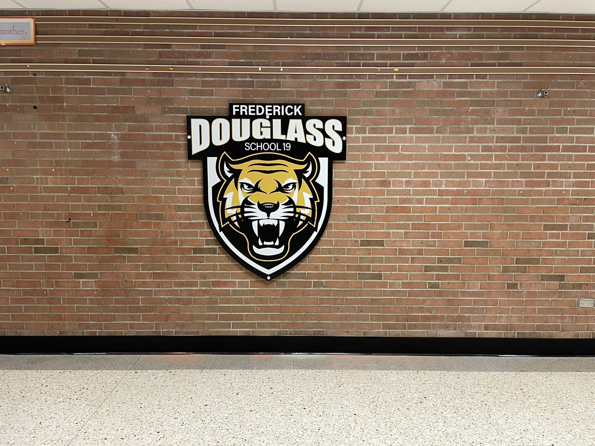 DariaP1980's tweet photo. We love our new signage #myips #rebuildingstronger💛🖤💛🖤@brynn_kardash @JessicaHeckard @IPSdouglass19! @skinnydoggraphx https://t.co/dVAnv7i7bY