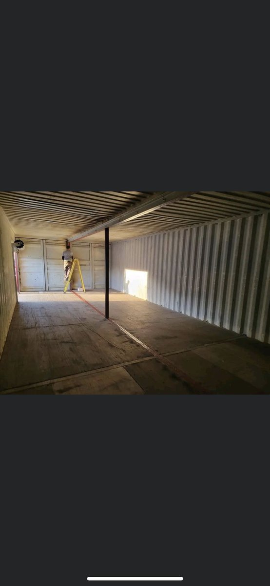 DoubleGzfg's tweet photo. 40x16 warehouse put up in 8 hours https://t.co/bbiRR2zau5