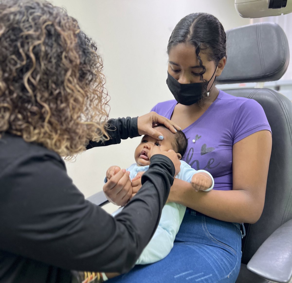 ¡Continúa la captación de cirugía plástica ocular!

Con fines médicos y funcionales resolveremos lesiones que afectan la visión de nuestros pacientes, en esta nueva fase del Plan Quirúrgico Oftalmológico para niños y adultos.

<a href="/NicolasMaduro/">Nicolás Maduro</a>
#LuchaAntiimperialista