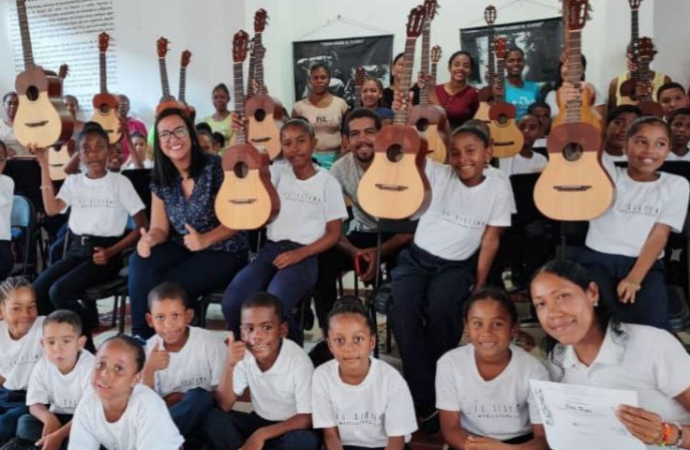 𝙉𝙤𝙩𝙞𝙘𝙞𝙖 𝘾𝙪𝙡𝙩𝙪𝙧𝙖/𝙍𝙚𝙜𝙞𝙤𝙣𝙖𝙡: Llega a #Curiepe Sistema Nacional de #Orquestas y Coros Juveniles e Infantiles.

🌐 Facebook: Somos Ola Mirandina

🌐 Twitter: @OlaMirandina

🖥️Visita nuestro portal web: olamirandina.com/llega-a-curiep…

#BarackObama #Texas #LagoDeMaracaibo