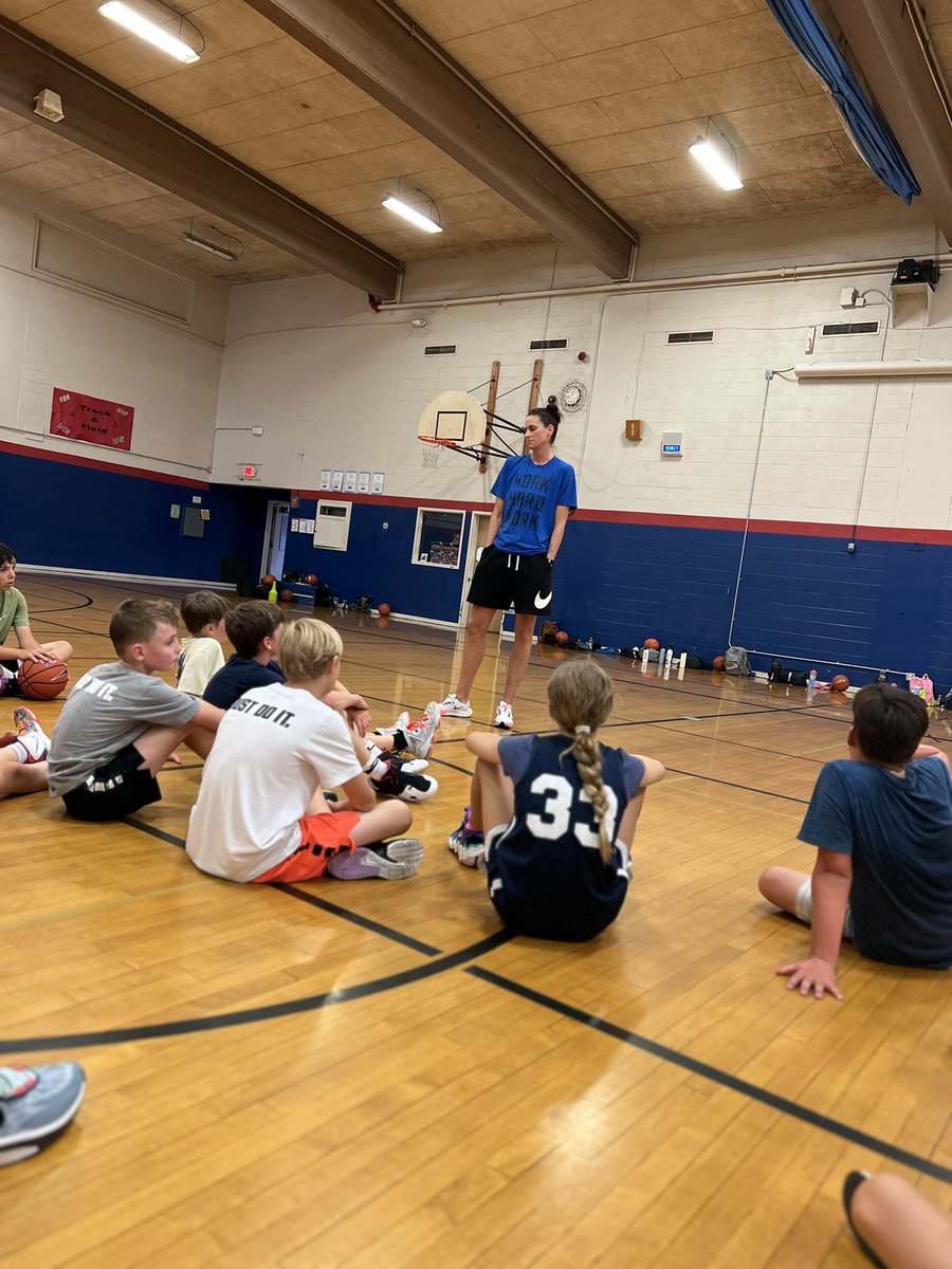 CoachJSNash's tweet photo. Message today at 🏀 camp
There is a choice you have to make, in everything you do.
So keep in mind that in the end, the choice you make, makes you.
“Ability may get you to the top, but it takes character to stay there.”
Make the people around you better.
#JNBA #GotReps https://t.co/vHEL1vnsUz