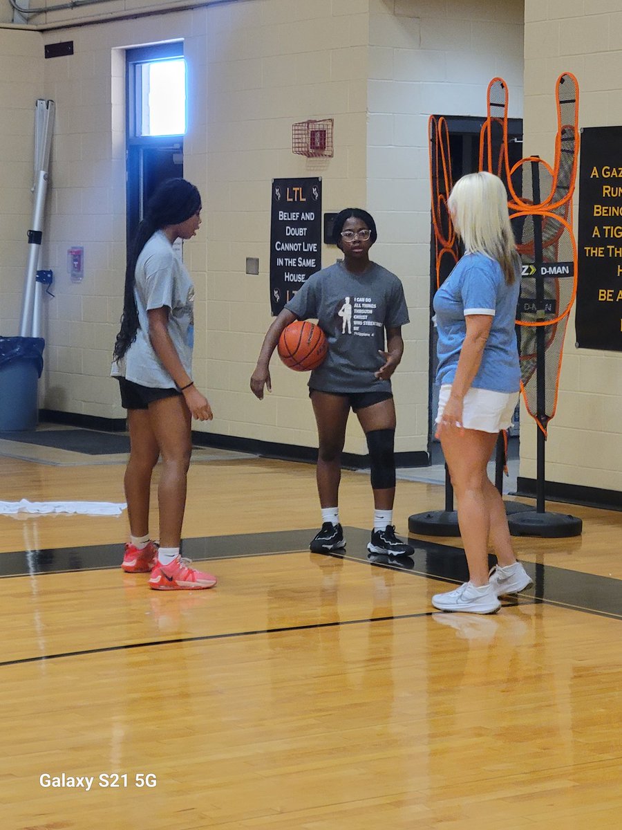 Crystal35234711's tweet photo. @KennedyJones010 putting in work with the HS https://t.co/tvjAPPio4f