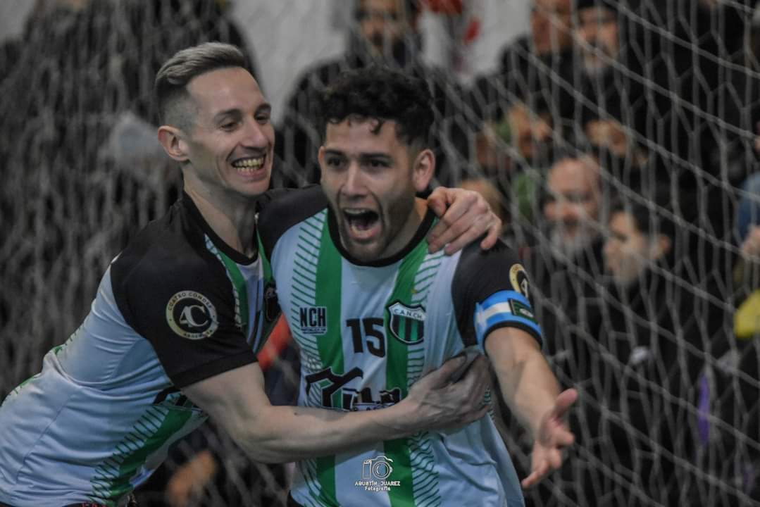 angelcequeira's tweet photo. 💪⚽💚🖤 @FutsalPasionvyn  @nchicagofutsal https://t.co/tyAPlnz5Xx