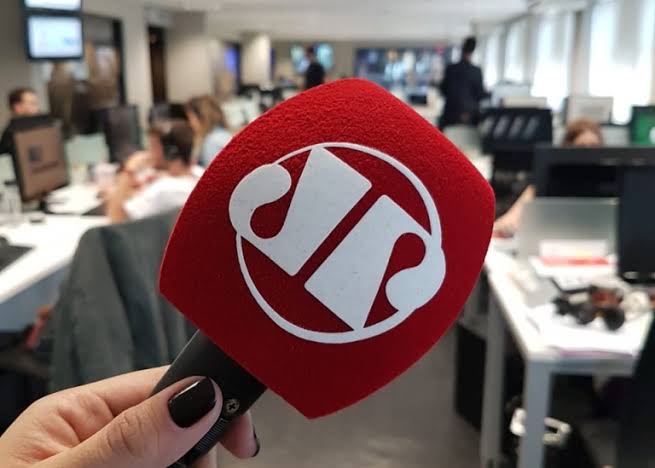 NP__Oficial's tweet photo. 🚨 Atenção:
Governo Lula anuncia que a Jovem Pan não receberá mais verbas federaisl a partir de hoje. https://t.co/NNJVlyHBz2