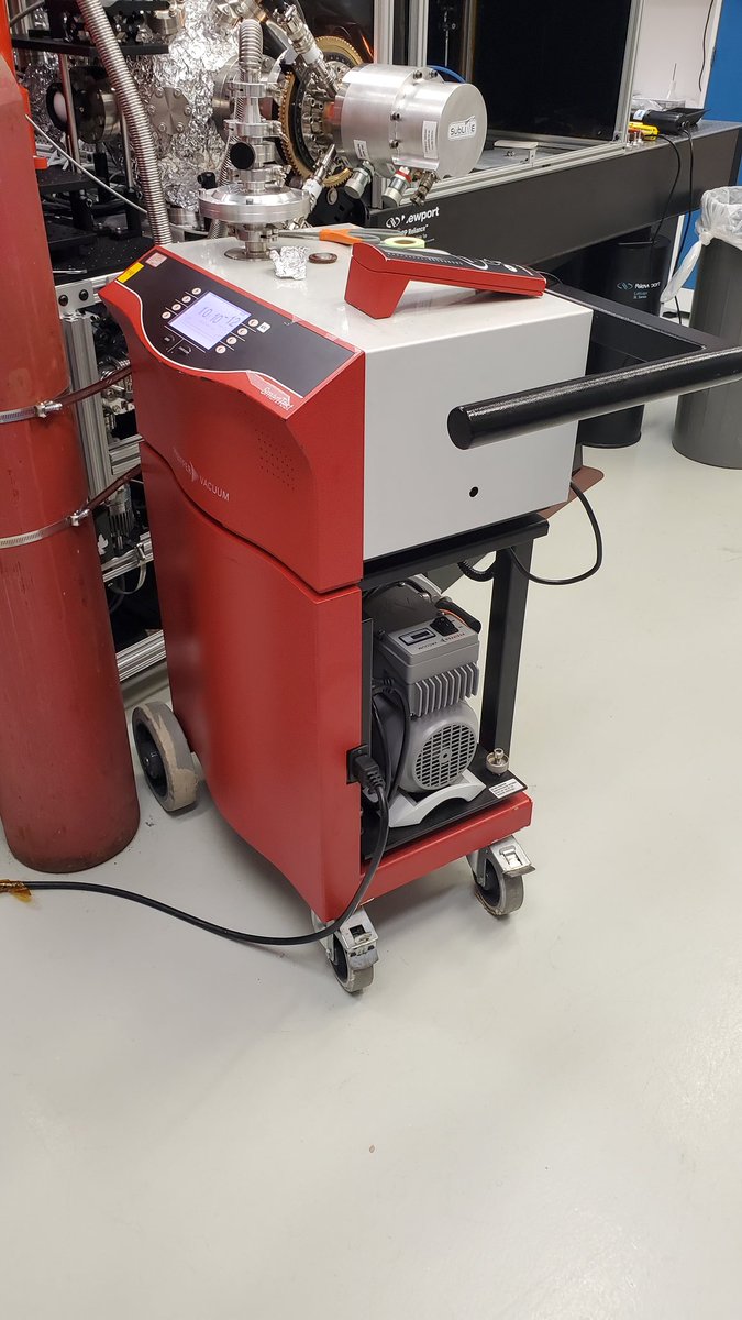 LivWithoutLimit's tweet photo. #TodayInLab we spent the day figuring out this monstrosity of an instrument. It's a leak detector that helps us make sure the connections on our ultrahigh vacuum chamber are as tight as possible.

#RealTimeChem https://t.co/O4TJFp82pU